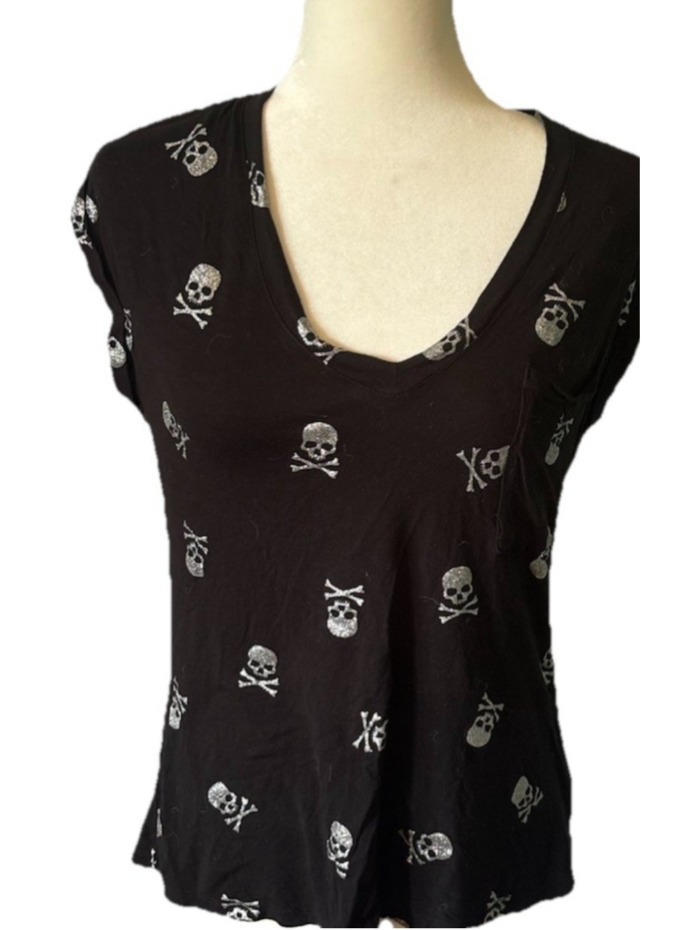 No Boundaries Skull Shirt Jrs M 7-9 Black Silver Glitter V Neck Pocket Top Goth